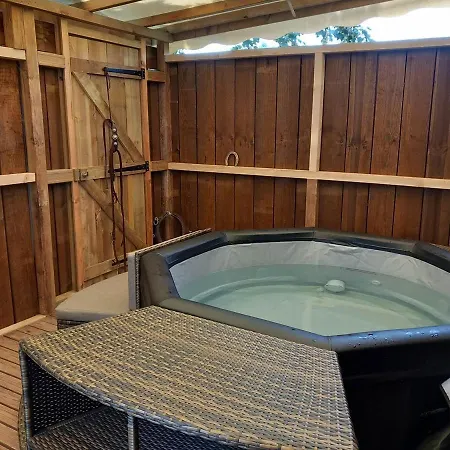 Apartman Saloon Avec Privatif