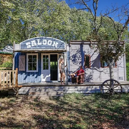 Apartment Saloon Avec Privatif